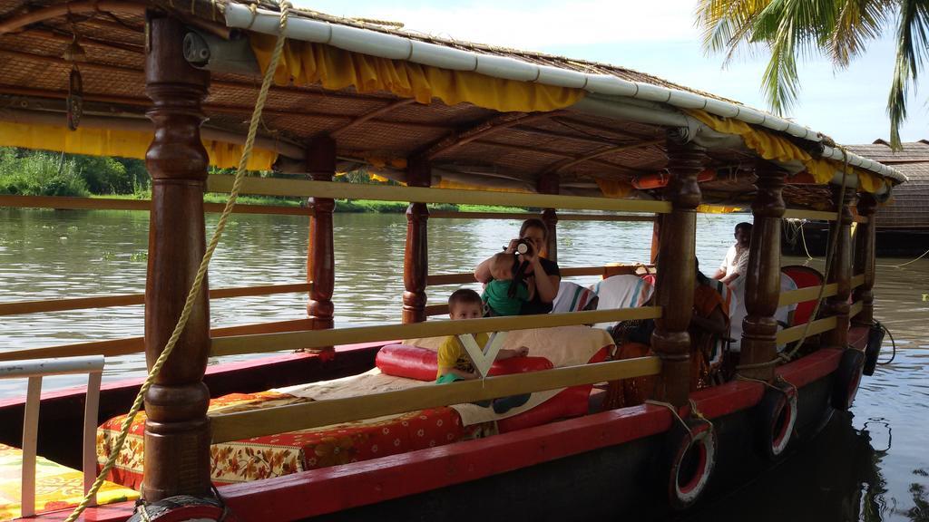 Keralan Homestay Alappuzha Esterno foto